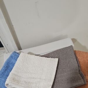 Set of Plush Wash Cloths in Blue, White, Gray, and Tan Nwots
